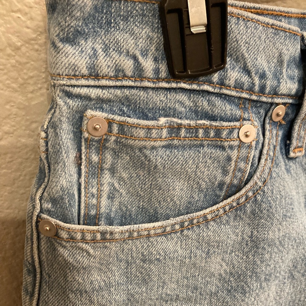 NWT: Madewell relaxed, distressed mid rise denim shorts, size 27 - Picture 2 of 12